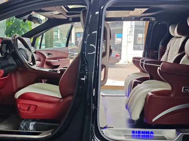Toyota Sienna — Фото автомобиля 6