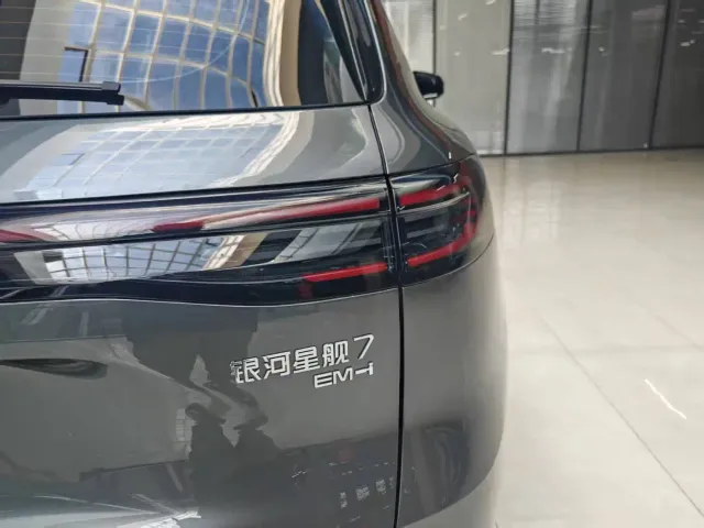 Geely Galaxy Starship 7 EM-i — Фото автомобиля 24