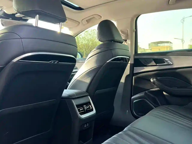 Hongqi H5 — Фото автомобиля 13