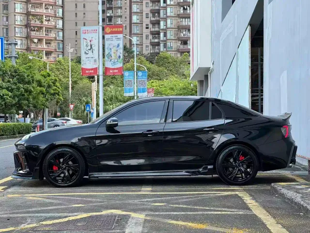 Lynk & Co 03 — Фото автомобиля 12