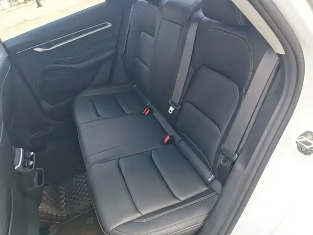 Geely Emgrand — Фото автомобиля 16