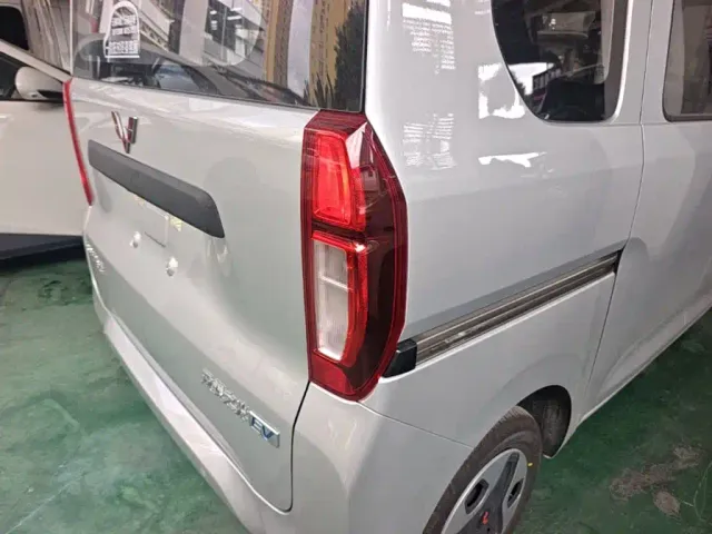 Wuling Zhiguang NEV — Фото автомобиля 7