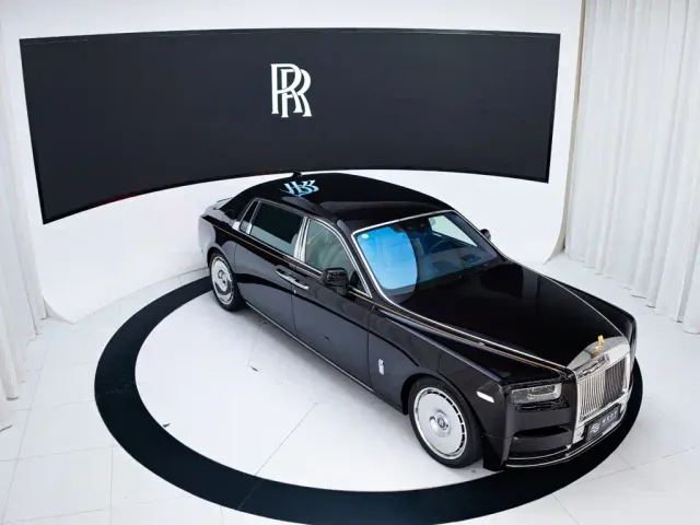 Rolls-Royce Phantom — Фото автомобиля 21