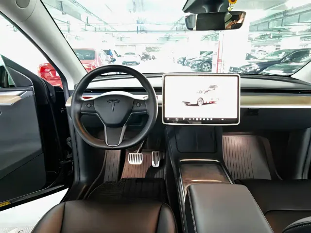 Tesla Model Y — Фото автомобиля 7