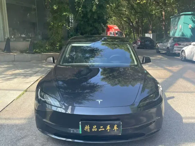 Tesla Model 3 — Фото автомобиля 2