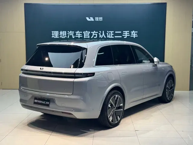 Li Auto L8 — Фото автомобиля 4