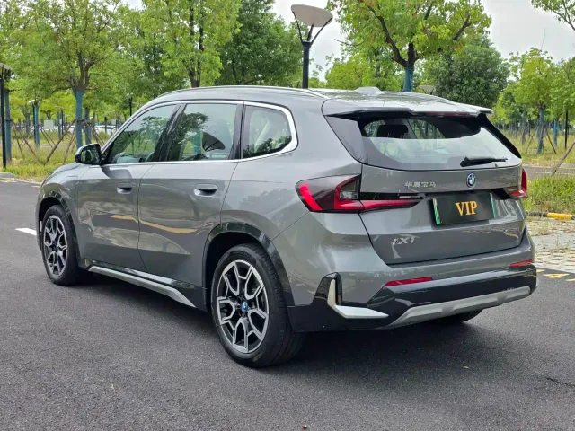BMW iX1 — Фото автомобиля 6