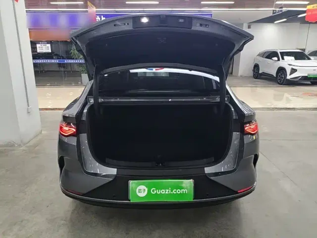 BYD Qin L — Фото автомобиля 18