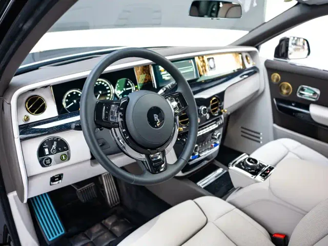 Rolls-Royce Phantom — Фото автомобиля 6