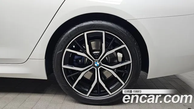 BMW 5-Series 5 серия (G30) 530i xDrive M Sport — Фото автомобиля 19