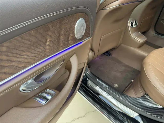 Mercedes-Benz E-Class — Фото автомобиля 12