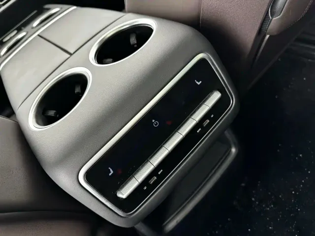 Li Auto L8 — Фото автомобиля 13