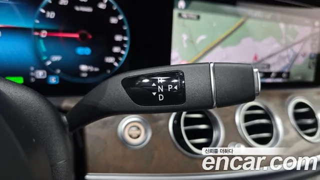 Mercedes-Benz E-Class — Фото автомобиля 18