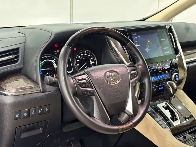 Toyota Alphard — Фото автомобиля 8