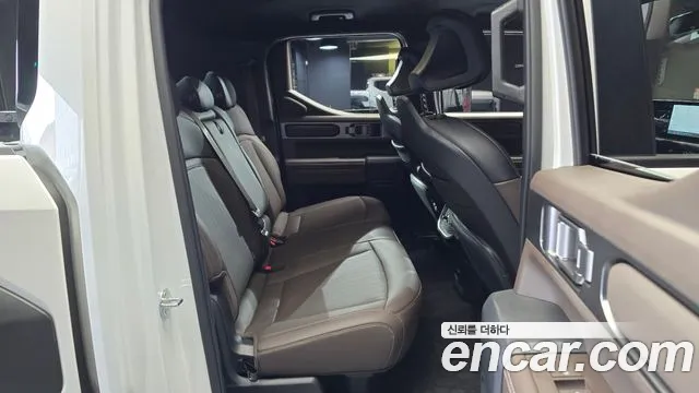 Kia Tasman Tasman 2.5T Бензин 4WD — Фото автомобиля 12