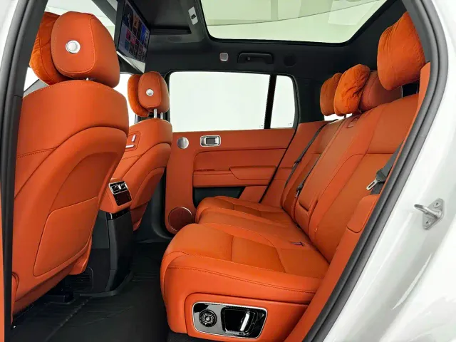 Li Auto L7 — Фото автомобиля 13