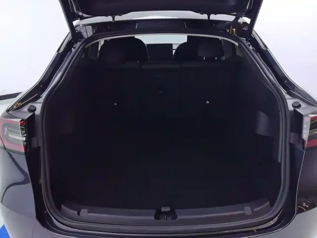 Tesla Model Y — Фото автомобиля 4