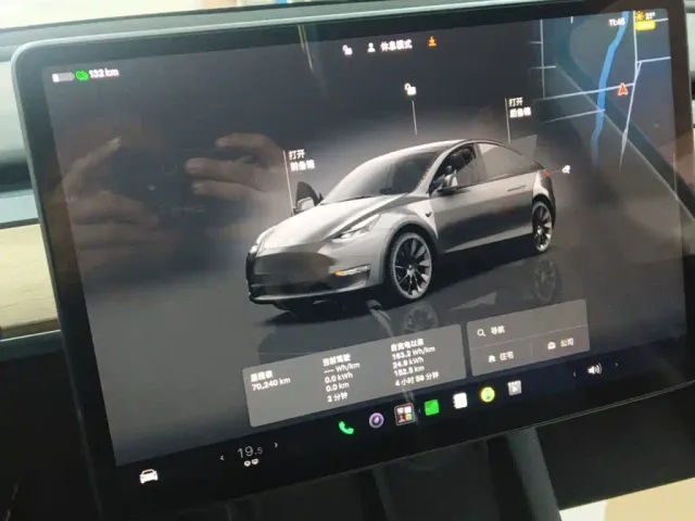 Tesla Model Y — Фото автомобиля 12