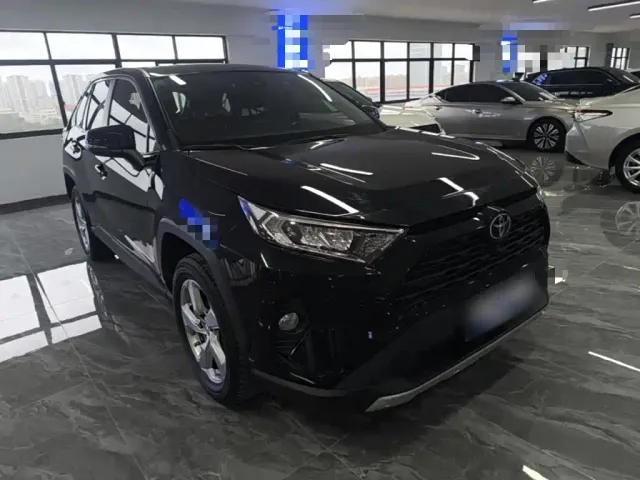 Toyota RAV4 — Фото автомобиля 3