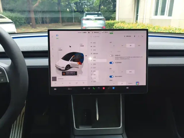 Tesla Model Y L — Фото автомобиля 8