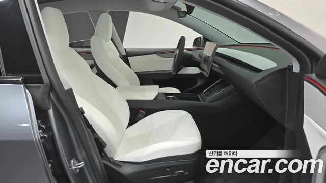 Tesla Model Y — Фото автомобиля 22