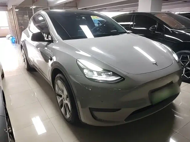 Tesla Model Y — Фото автомобиля 3
