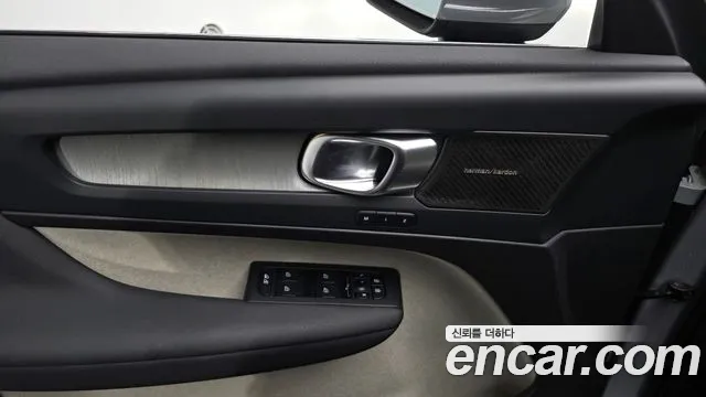Вольво XC40 B4 Ultra Bright — Фото автомобиля 18