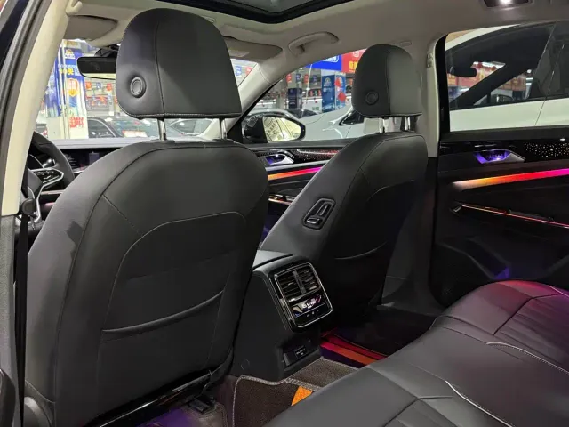 Volkswagen Passat — Фото автомобиля 6