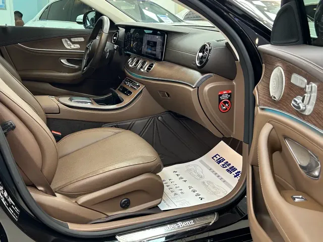 Mercedes-Benz E-Class — Фото автомобиля 12