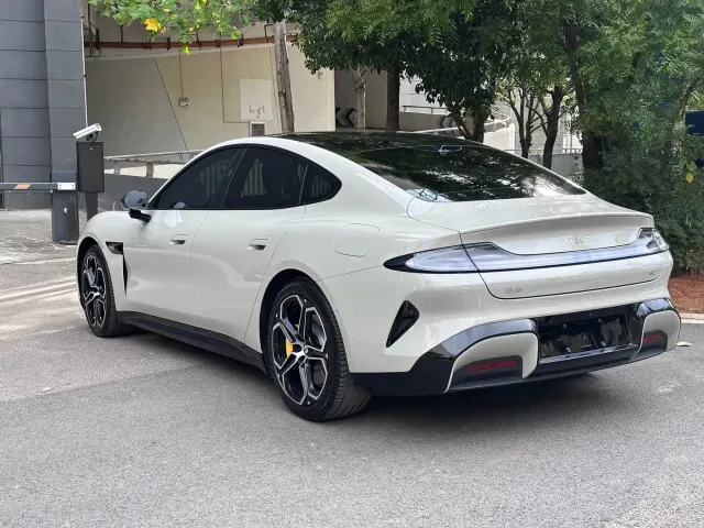 Xiaomi SU7 — Фото автомобиля 10