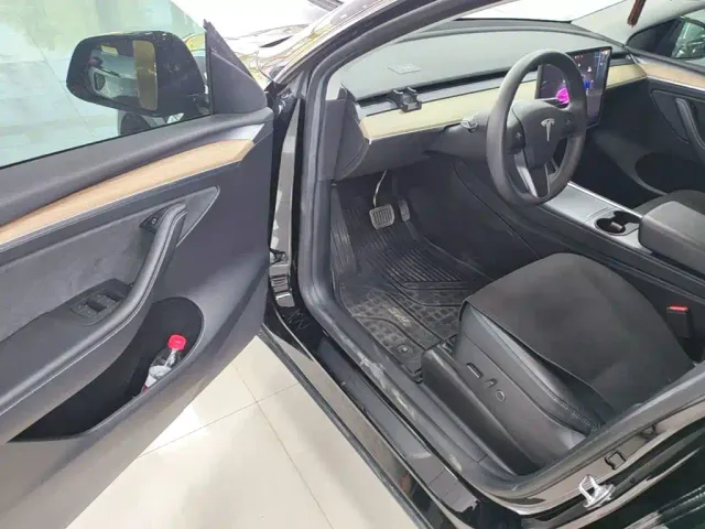 Tesla Model Y — Фото автомобиля 15