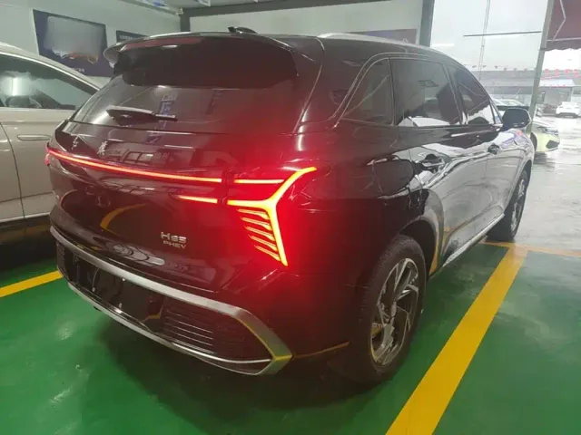Hongqi HS3 PHEV — Фото автомобиля 6