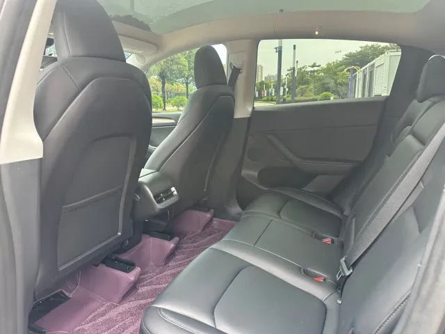 Tesla Model Y — Фото автомобиля 11