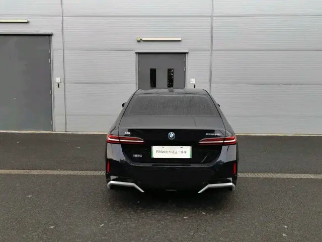 BMW i5 — Фото автомобиля 3