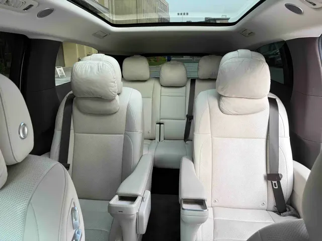 Li Auto MEGA — Фото автомобиля 13