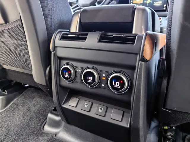 Land Rover Defender — Фото автомобиля 9