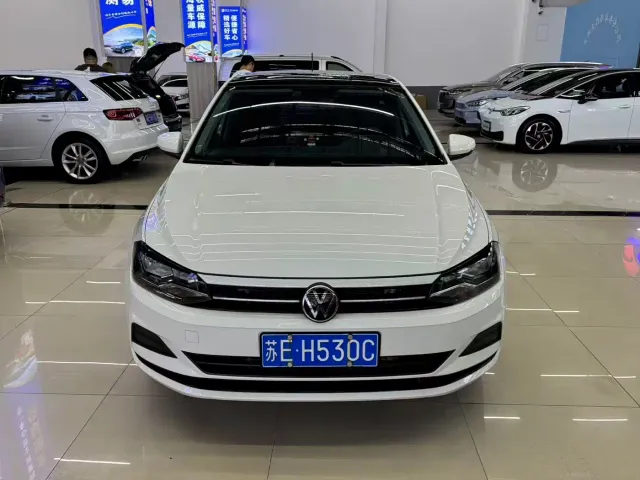 Volkswagen Polo — Фото автомобиля 2