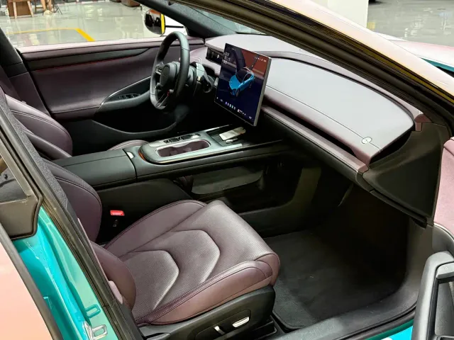 Xiaomi SU7 — Фото автомобиля 11