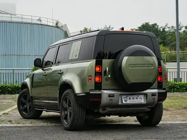 Land Rover Defender — Фото автомобиля 7