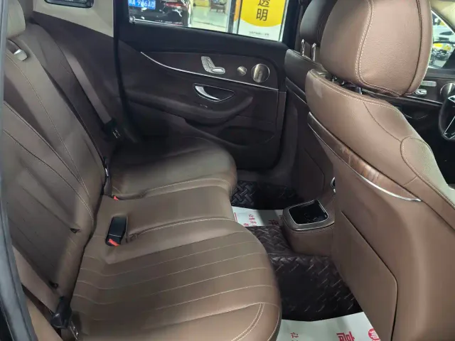 Mercedes-Benz E-Class — Фото автомобиля 7