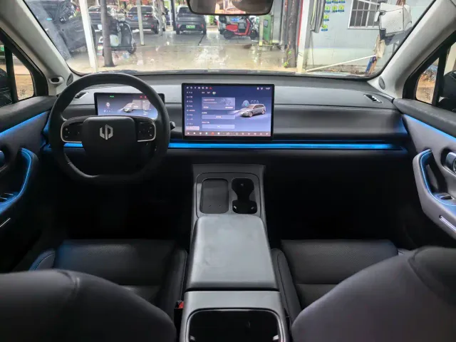 Leapmotor C10 — Фото автомобиля 13