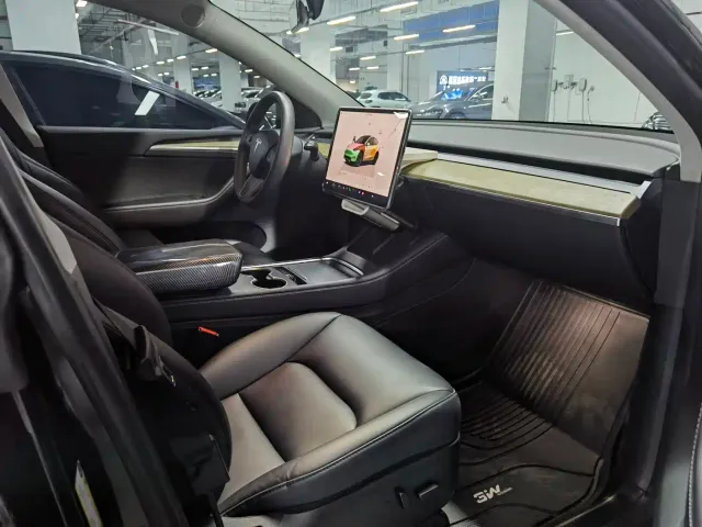 Tesla Model Y — Фото автомобиля 7