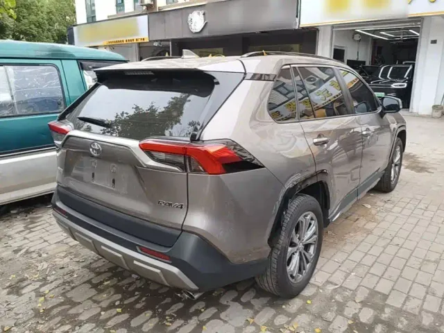 Toyota RAV4 — Фото автомобиля 6