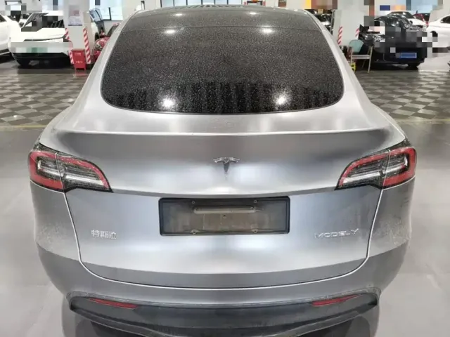 Tesla Model Y — Фото автомобиля 5
