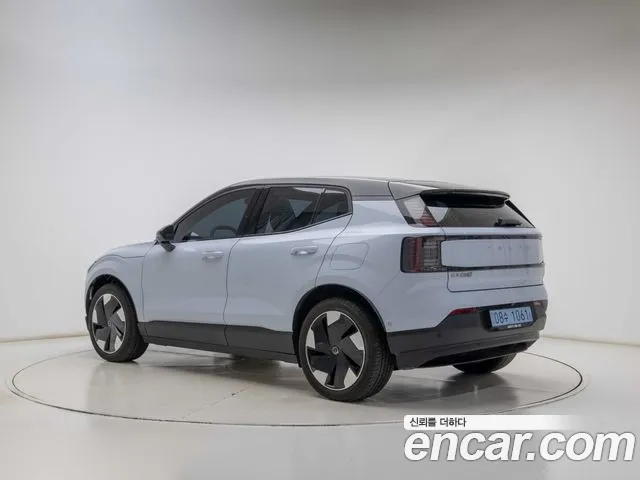 Volvo EX30 — Фото автомобиля 4