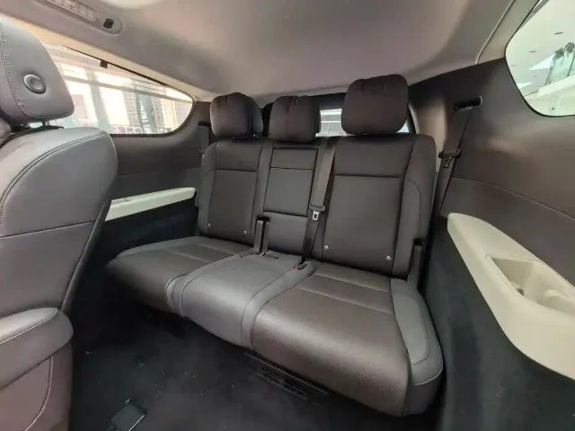 Li Auto MEGA — Фото автомобиля 13