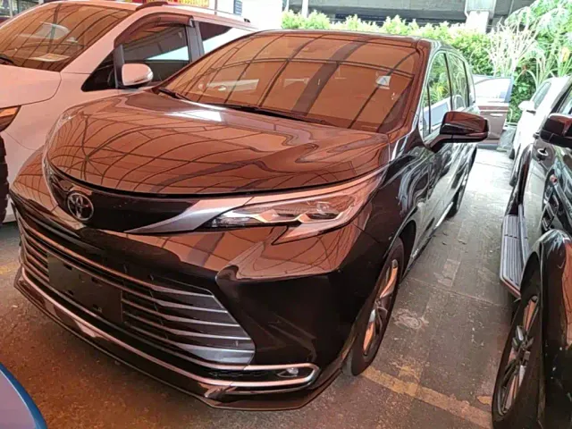 Фотография автомобиля — Toyota Sienna