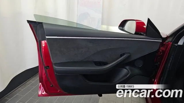 Tesla Model 3 — Фото автомобиля 24