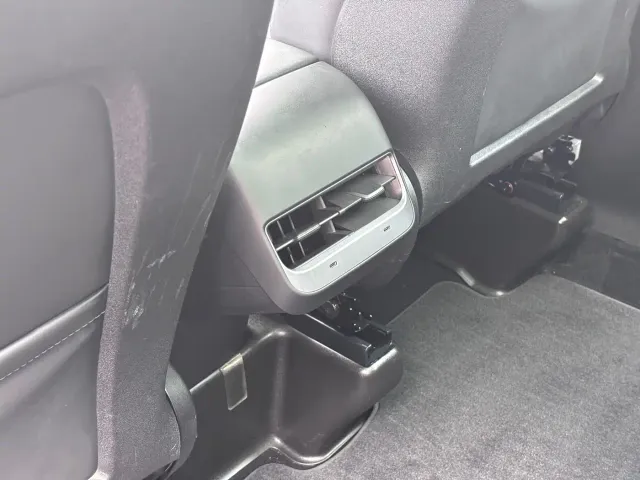 Tesla Model Y — Фото автомобиля 18