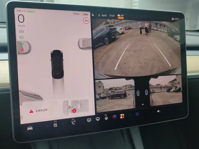 Tesla Model Y — Фото автомобиля 9